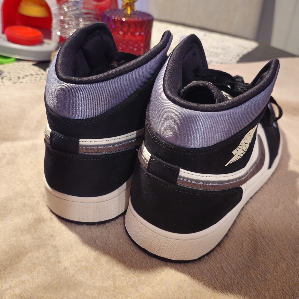 Jordan 1 Mid SE Satin Smoke Grey - Picture 2 of 5